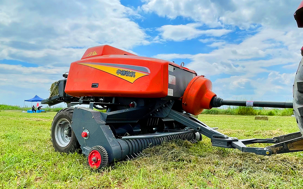 標題：9YFQ系列跨行式方草捆撿拾壓捆機
瀏覽次數(shù)：139
發(fā)表時間：2023-12-12