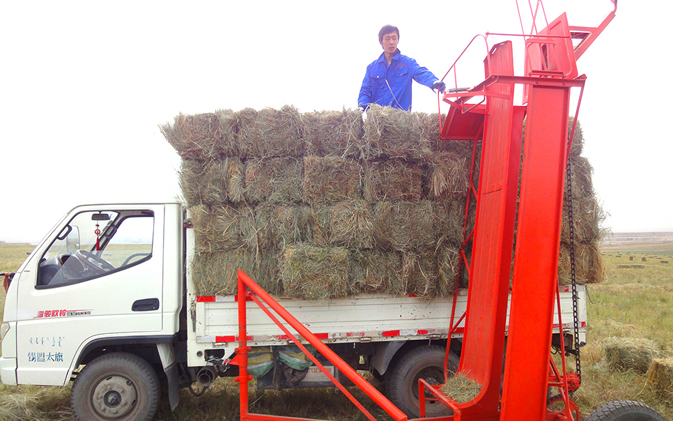 標(biāo)題：9JK-2.7型撿拾車
瀏覽次數(shù)：32
發(fā)表時(shí)間：2023-12-12