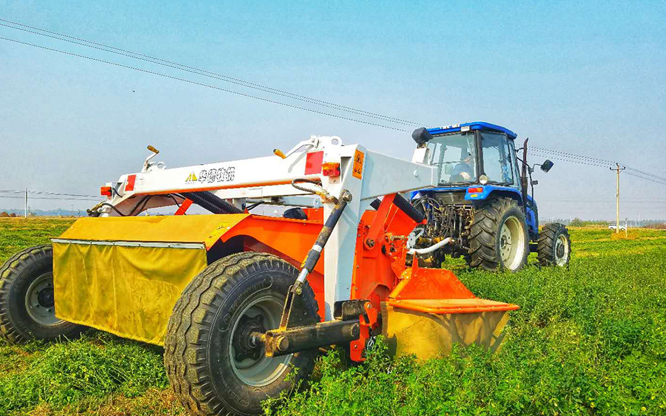 標(biāo)題：9GBXQ-3.0型旋轉(zhuǎn)式切割壓扁機(jī)
瀏覽次數(shù)：106
發(fā)表時(shí)間：2023-12-12