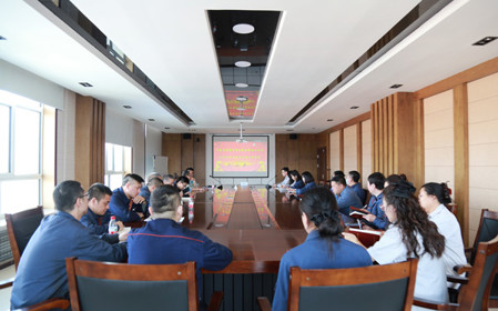 標(biāo)題：華德牧草公司召開(kāi)2024年全面從嚴(yán)治黨工作會(huì)議
瀏覽次數(shù)：1491
發(fā)表時(shí)間：2024-04-01