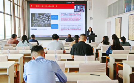 標(biāo)題：呼和浩特分院黨委副書記、工會(huì)主席劉萍講授黨課
瀏覽次數(shù)：1707
發(fā)表時(shí)間：2024-09-27